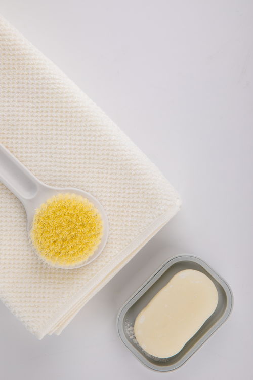 精致洗浴，尽在掌握 搓澡刷与香皂的家居洗护美学